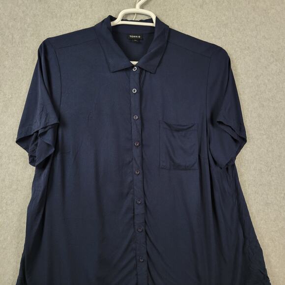 Torrid Navy Blue SS Button Up Rayon Stretch Pocket Shirt Women's Plus 1X - Picture 2 of 12